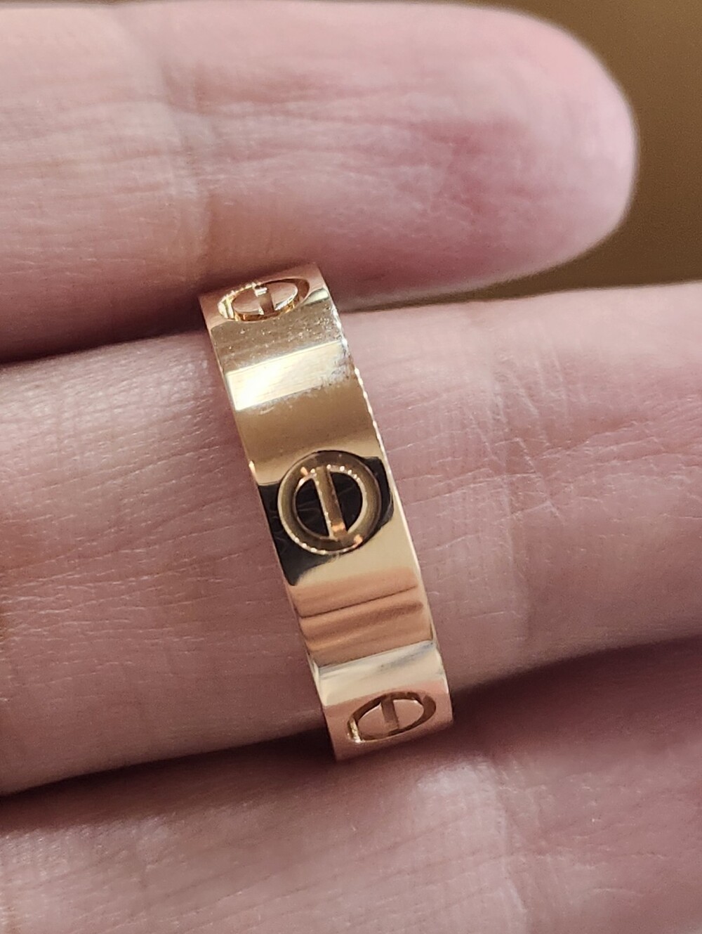 Beatiful 18k Gold Cartier Ring.